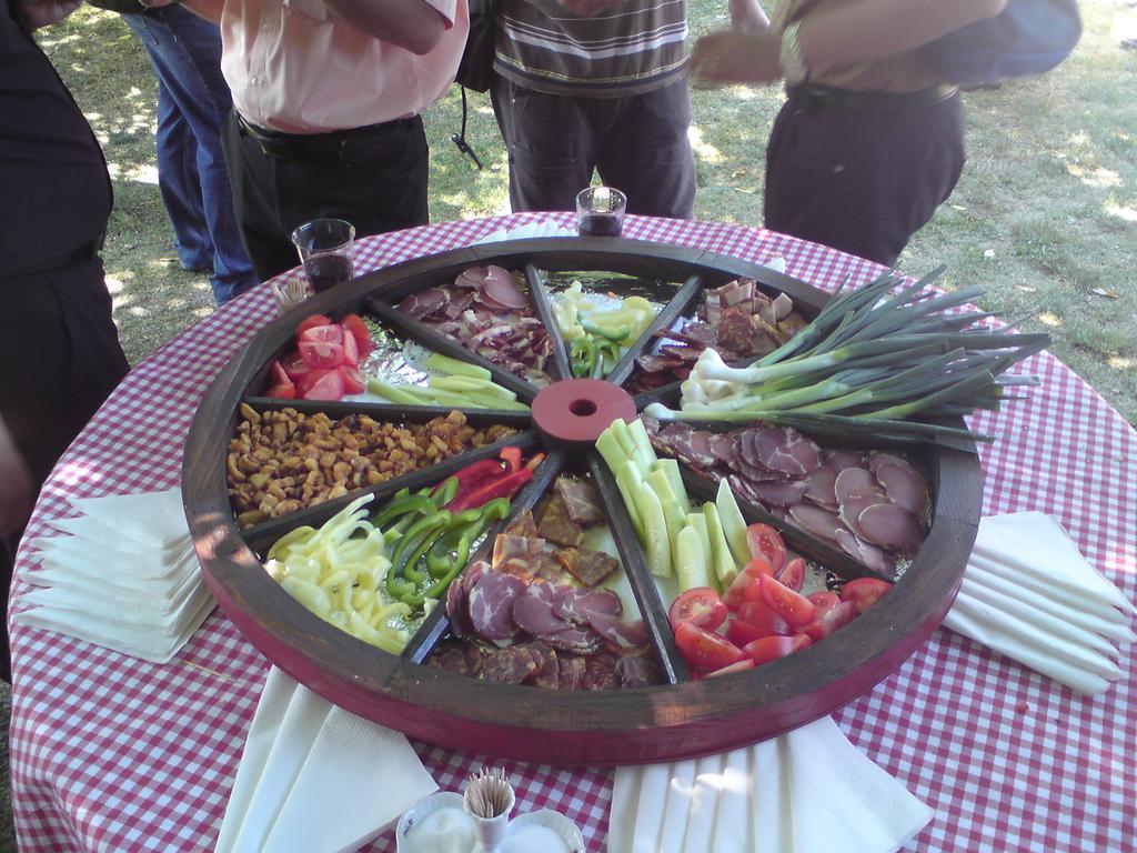 Seoski Turiziam Larva Trenkovo Buitenkant foto
